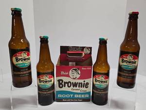 lot 184 image: Brownie Caramel Cream Root Beer Set