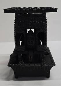 lot 191 image: Rare Cast Iron Vintage Daisy ToasterFood Warmer