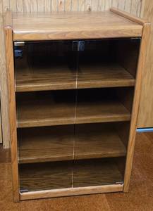 lot 194 image: Versatile Oak Stereo Cabinet