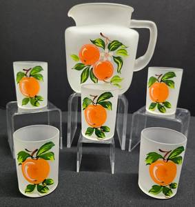 lot 197 image: Vintage Frosted Glass Hazel Atlas Juice Set
