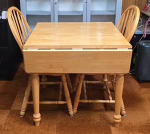 lot 206 image: Compact Drop-Leaf Oak Table & Chair Set
