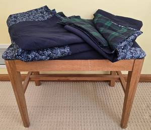 lot 237 image: Small Upholstered Bench & Matching Linens