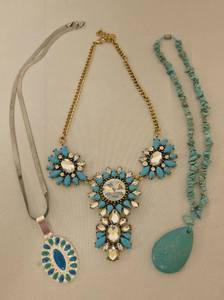 lot 243 image: Beautiful Vintage Costume Jewelry
