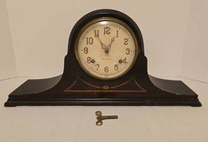 lot 249 image: Vintage 1920s New Have Mantle Clock