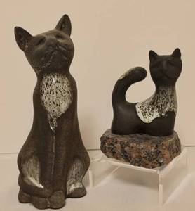 lot 257 image: Pair of Maigon Daga Cat Sculptures