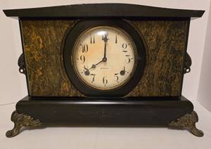 lot 272 image: Vintage Mantle Clock