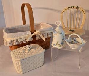 lot 282 image: Cute Country Decor Collection