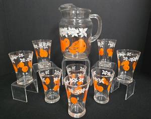 lot 298 image: Vintage Federal Glass Daffodil & Oranges Juice Set