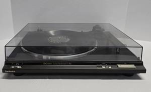 lot 302 image: Technics DC Servo Turntable