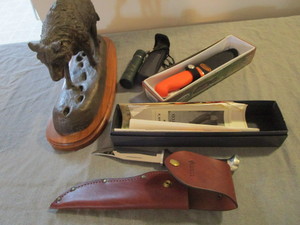 DU Wolf Figure, Cutco & Gut Knives