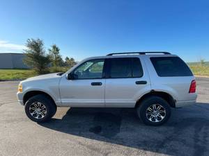 lot 19D image: 2004 Ford Explorer XLT - 4X4