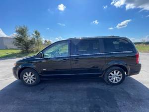 lot 21 image: 2008 Chrysler Town AND Country Touring