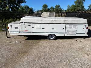 lot 16M image: 1998 Coleman Fleetwood Camper