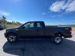 lot 16U image: 2005 Ford F-150 XL - 4X4