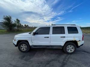 lot 20B image: 2011 Jeep Patriot SportLatitude - 2 OWNERS - 4X4