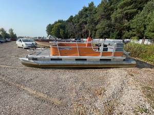 lot 16E image: 1974 FloteBote Pontoon