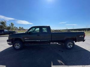 lot 16N image: 2004 Chevrolet Silverado 2500 LS - 1 OWNER - 4X4 - DIESEL