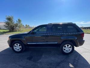 lot 16P image: 2010 Jeep Grand Cherokee Laredo - 4X2