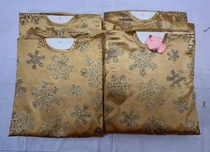 MM. 4x 48 Gold & Snowflake Glitter Tree Skirts