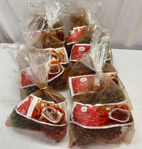 MM. 8 Bags Cinnamon Scented Glittered Pine Cones