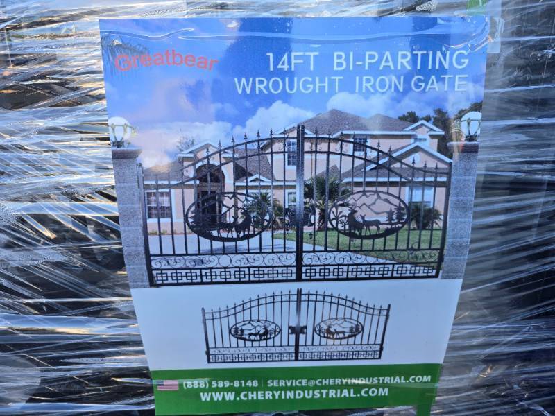 lot 94 image: Great Bear Iron Gate Set 14  Wild Life Scene