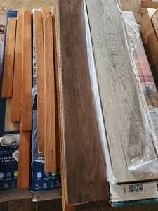 Pallet 20 boxes mixed flooring