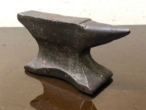 lot 179 image: Nice Old Smaller Antique Anvil