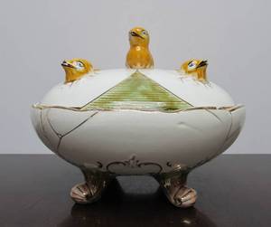 lot 24 image: Antique Lidded Porcelain Footed Bowl wBaby Chicks