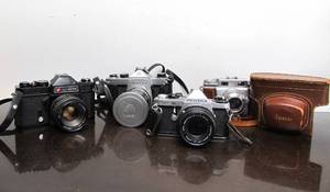 lot 29 image: Lot of Assorted Vintage Film Cameras