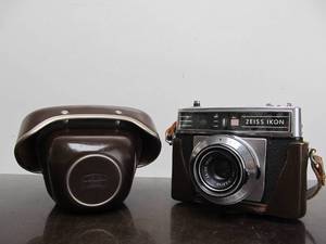 lot 30 image: Vintage ZEISS Ikon Contessamat SE Film Camera wLeather Case