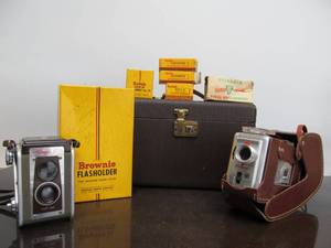 lot 31 image: Group of Vintage Cameras & Accessories