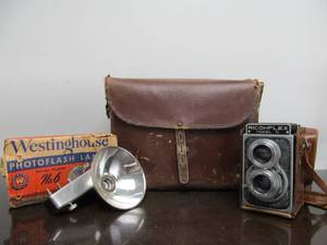 lot 33 image: Vintage Ricohflex Film Camera Accessories & Case