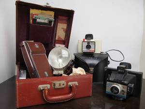 lot 34 image: Group of Vintage Polaroid Cameras