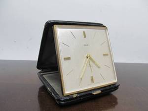 lot 52 image: Vintage Mid Century Swiss Made ELGIN 7 Jewel Travel Clock