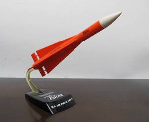 lot 290 image: Vintage Hughes US Air Force GAR-3 Super Falcon Rocket Display