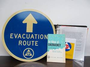 lot 64 image: Original Vintage Cold War Era Civil Defense Evacuation Route Round Metal Sign & Binder