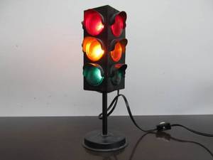 lot 67 image: Working Novelty STOP LIGHT Desk Lamp