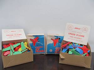 lot 76 image: 4 Vintage NOS Boxes of Speed Plane Catapult Toys - 1960s era