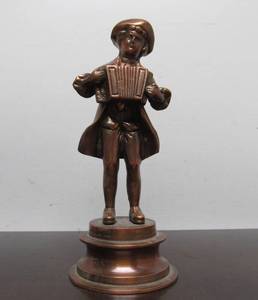 lot 162 image: Vintage Bronze Accordion Player Sculpture 8.5