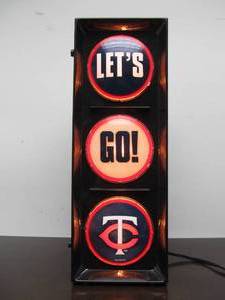 lot 168 image: Minnesota Twins Flashing Stoplight Decor Light 16
