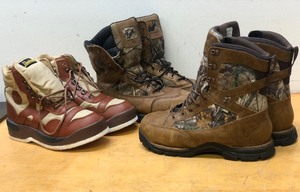 lot 195 image: 3 Nice Pair of HuntingHikingIce Fishing Boots - All Size 9.5-10