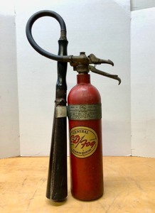 lot 40 image: Orig Vintage 1930s Fire Engine General C-D Fog Fire Extinguisher