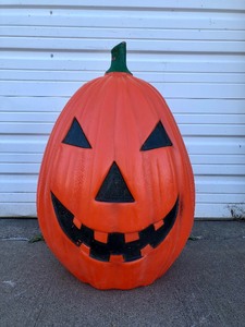 lot 41 image: Large Jack-O-Lantern Pumpkin Halloween Blowmold Lawn Decoration
