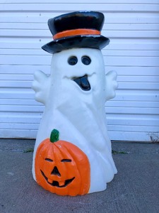 lot 44 image: Large Vintage Lighted Spooky Ghost w Pumpkin Halloween Blowmold Lawn Decoration #1