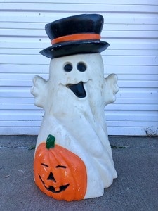 lot 45 image: Large Vintage Lighted Spooky Ghost w Pumpkin Halloween Blowmold Lawn Decoration #2