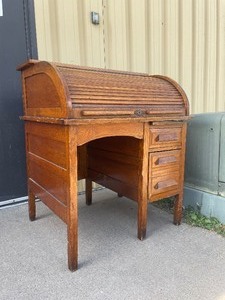 lot 216 image: Nice Smaller Size Antique Quartersawn Oak Rolltop Desk