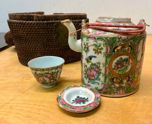 lot 246 image: Antique Chinese Porcelain Portable Tea Set wWoven Wicker Case
