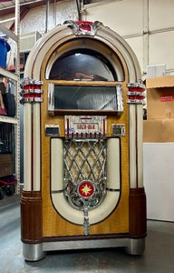 lot 1 image: Mint Condition Working ROCK-OLA Model CD-8 Bubbler Jukebox