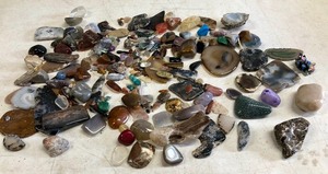 lot 220 image: Nice Lot of Polished Gemstones Agates etc