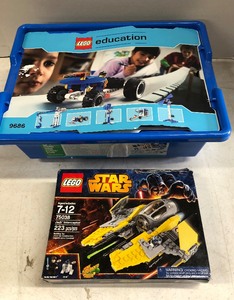 lot 225 image: Tub Full of Legos & Star Wars Set